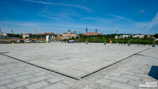 Nowy bulwar na Nabrzeżu Starówka. Fot. Olaf Nowicki [Radio Szczecin] Mieszkańcy o nowym bulwarze: "cieszę się, że Szczecin zaczyna tak wyglądać" [ZDJĘCIA]
