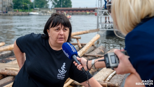 Flisacy przypłynęli do Szczecina. Fot. Olaf Nowicki [Radio Szczecin] Ponad 700 kilometrów na tratwie. Flisacy już w Szczecinie [ZDJĘCIA]