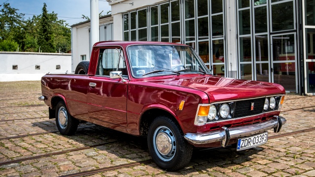 Fiat 125p w wersji pick-up. Fot. Weronika Łyczywek [Radio Szczecin] Nowe eksponaty w Muzeum Techniki. Jest co oglądać [WIDEO, ZDJĘCIA]