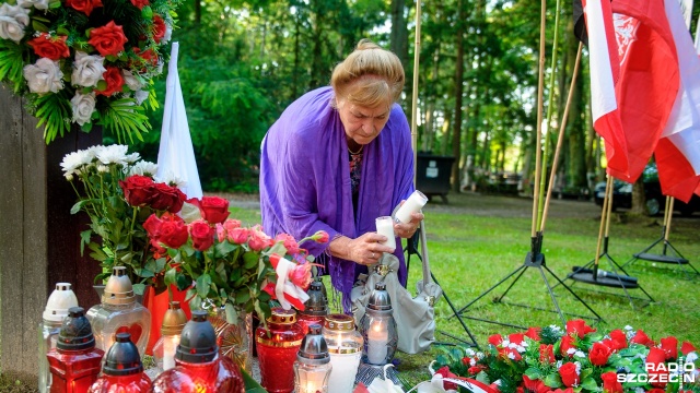 Na Cmentarzu Centralnym odbyły się obchody 74. rocznicy rzezi wołyńskiej. Fot. Olaf Nowicki [Radio Szczecin] "To co stało się na Wołyniu jest ciężkie do wyobrażenia" [WIDEO, ZDJĘCIA]