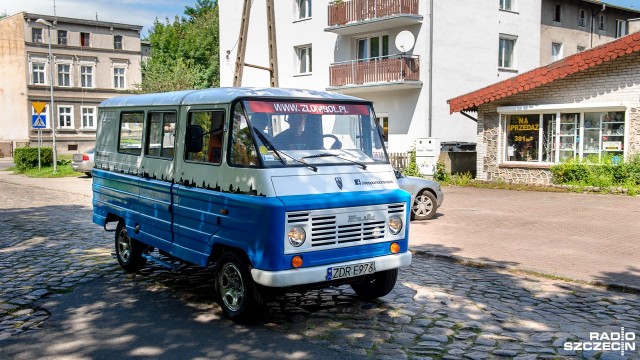Tegoroczny Rajd ''Złombol'' wystartuję drugiego września spod katowickiego Spodka. Pojedzie w nim około 350 pojazdów z całej Polski. Podróż w jedną stronę powinna zająć szczecinianom 5 dni. Fot. Olaf Nowicki [Radio Szczecin] Przejadą Żukiem całą Europę, charytatywna akcja "Złombol" [ZDJĘCIA]