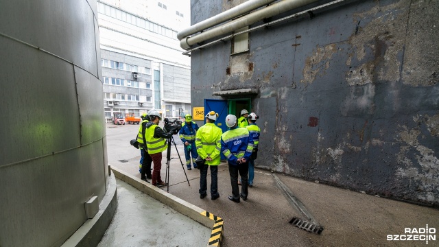 Fot. Weronika Łyczywek [Radio Szczecin] Kwasoodporna winda zakładach chemicznych Police [WIDEO, ZDJĘCIA]