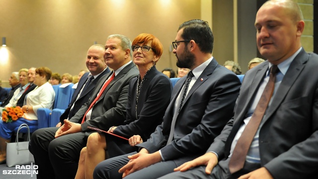 Ponad 200 studentów - seniorów zainaugurowało w sobotę kolejny rok akademicki Uniwersytetu Trzeciego Wieku na Uniwersytecie Szczecińskim. Fot. Łukasz Szełemej [Radio Szczecin] Seniorzy rozpoczynają rok akademicki [ZDJĘCIA]