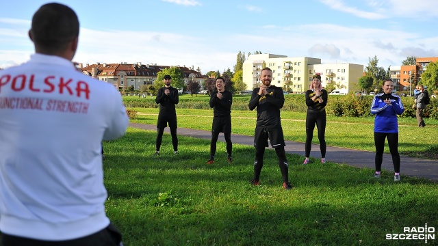 Blisko 50 osób wzięło w niedzielę udział w pierwszym w Szczecinie treningu Runmageddon. Fot. Łukasz Szełemej [Radio Szczecin] Trenują, bo chcą zmierzyć się z ekstremalnym biegiem [ZDJĘCIA]