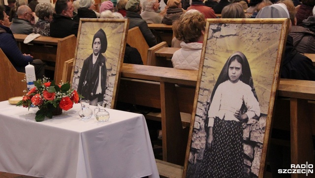 W maju w Fatimie papież Franciszek ogłosił świętymi portugalskie rodzeństwo bł. Hiacyntę i bł. Franciszka, którzy zmarli w 1920 i 1919 roku. Fot. Piotr Kołodziejski [Radio Szczecin] Okrągłe jubileusze w Szczecinie. Rocznica objawień fatimskich i posługa księży pallotynów [ZDJĘCIA]