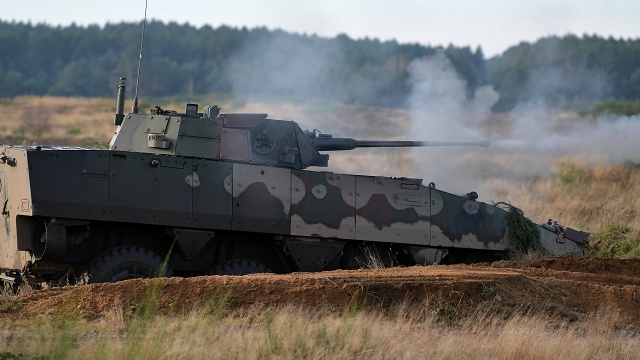 Ponad 400 żołnierzy 12. Brygady Zmechanizowanej i Narodowych Sił Rezerwowych szkoli się na poligonie w Drawsku Pomorskim. Fot. Łukasz Szełemej [Radio Szczecin] Rosomaki, moździerze i snajperzy. Trwają manewry na poligonie w Drawsku [WIDEO, ZDJĘCIA]