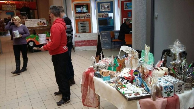 Zbiórkę pieniędzy na samochód prowadzą podopieczni Warsztatu Terapii Zajęciowej w Trzebiatowie i proszą o wsparcie. Stare auto dowożące niepełnosprawnych na zajęcia stale się psuje, a bez transportu nikt nie dotrze na ćwiczenia rehabilitacyjne.