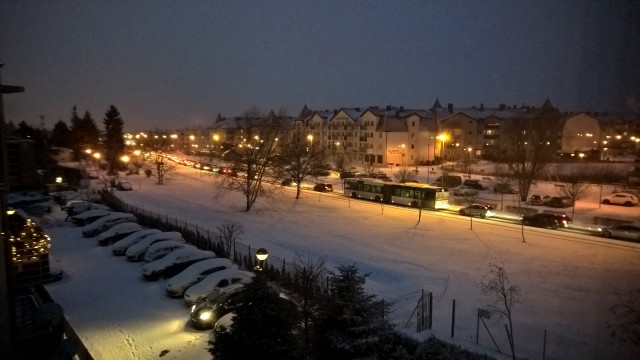 Spadł śnieg. Uwaga na drogach