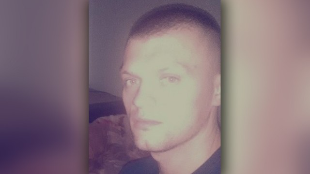 25 tysięcy zł nagrody za skuteczne wskazanie miejsca pobytu domniemanego zabójcy niepełnosprawnego 19-latka ze Świnoujścia - tyle zamierza zapłacić znany polski przedsiębiorca Zbigniew Stonoga osobie, która wskaże miejsce pobytu mężczyzny poszukiwanego listem gończym. Dodatkowe pięć tysięcy zaoferował wujek zamordowanego studenta.