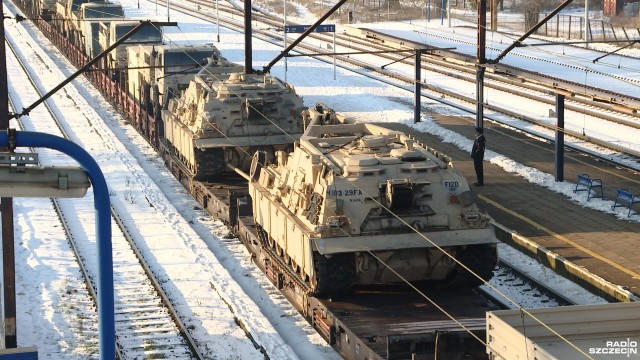 Moskwa uznała, że stacjonujący w Polsce amerykańscy żołnierze stanowią zagrożenie dla Rosji. Mówił o tym rzecznik Kremla Dmitrij Pieskow. Wcześniej rosyjski wiceminister spraw zagranicznych Aleksiej Mieszkow oświadczył, że rozmieszczanie we wschodniej Europie amerykańskich sił wpłynie destabilizująco na bezpieczeństwo w regionie.