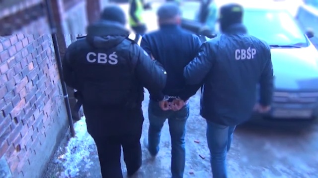 Poszukiwany przez funkcjonariuszy Centralnego Biura Śledczego Policji Dariusz B., pseudonim Bysiu, został schwytany w Trękusku pod Olsztynem.