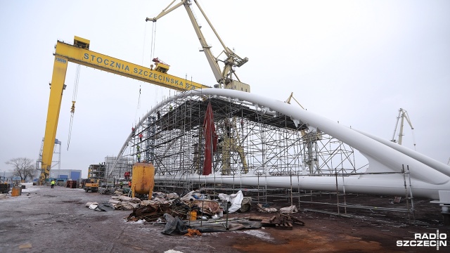 Prawie 200-metrowe przęsło mostu łukowego zbudowano na terenie Szczecińskiego Parku Przemysłowego, czyli dawnej Stoczni Szczecińskiej.