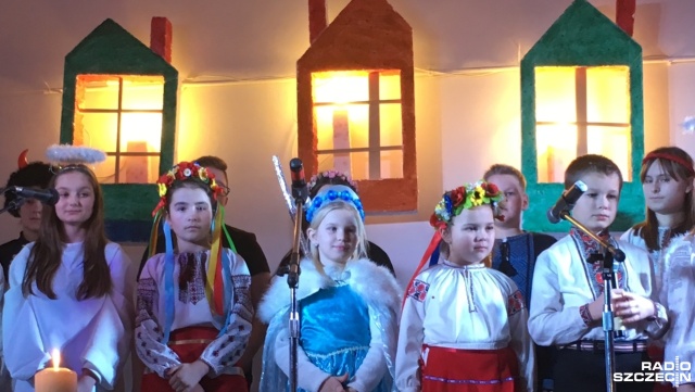 Wieczór czterech świec czyli wspólne kolędowanie w Trzebiatowie. W piątek Miejskim Domu Kultury spotkali się wyznawcy czterech kościołów. Każda wspólnota przygotowała koncert swoich kolęd. Wieczór zakończyła kolacja przy świątecznym stole.