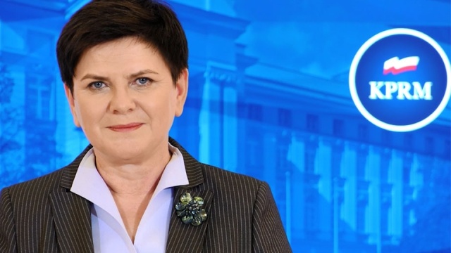 Premier składa życzenia babciom i dziadkom Jesteście opoką naszych rodzin - mówi Beata Szydło w filmiku opublikowanym w mediach społecznościowych Kancelarii Premiera.