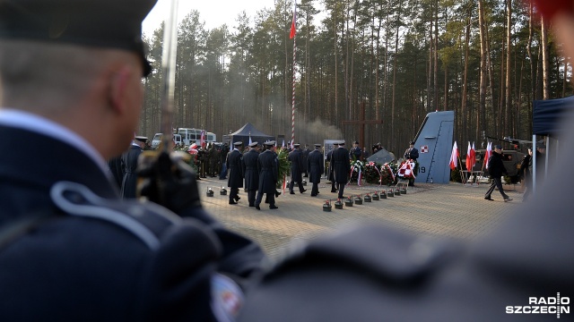 Brak doświadczonych żołnierzy, którzy zginęli w katastrofie wojskowej CASY, do dziś jest odczuwalny w polskim wojsku - mówił podczas uroczystości rocznicowej w Mirosławcu minister obrony narodowej.