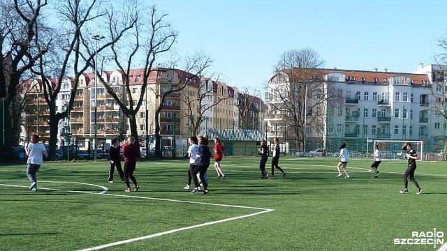 Wiosną szczecińscy urzędnicy sprawdzą, czy Orliki mogą być rakotwórcze. O terminie kontroli boisk ze sztuczną trawą poinformował zastępca prezydenta Szczecina Michał Przepiera, w odpowiedzi na pytanie radnego Rafała Niburskiego.