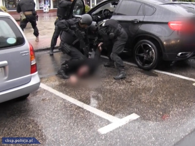 10 członków gangu samochodowego zatrzymali funkcjonariusze Centralnego Biura Śledczego Policji z Gorzowa Wielkopolskiego. Przestępcy specjalizowali się w kradzieżach aut na terenie Polski i Niemiec. Według śledczych, zorganizowana grupa przestępcza mogła ukraść około 200 samochodów.