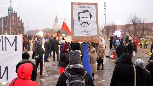 Znów musimy walczyć o nasze swobody. Protest na placu Solidarności [WIDEO, ZDJĘCIA]