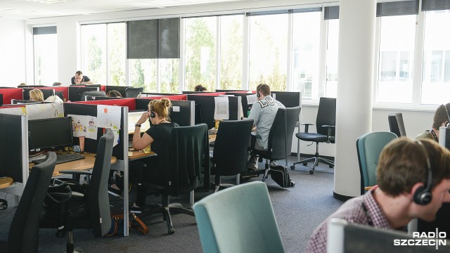 Polakom mogłoby być ciężko ustalić godziny dyżurów między pracownikiem a pracodawcą - tak pomysł Francuzów komentowali eksperci w programie Radio Szczecin na Wieczór.