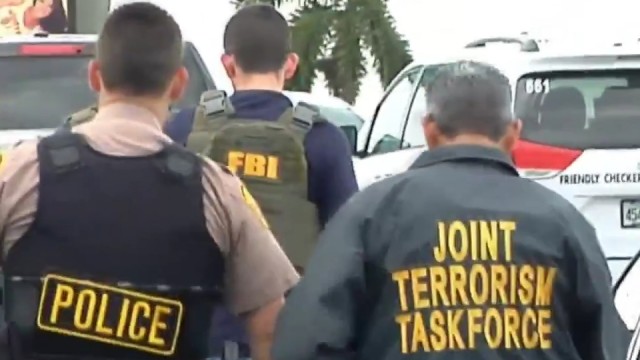 22 zarzuty postawiono 26-letniemu Estebanowi Santiago, którego władze federalne Stanów Zjednoczonych oskarżają o spowodowanie strzelaniny na międzynarodowym lotnisku Fort Lauderdale pod Miami. Doszło do niej w punkcie odbioru bagażu. Pięć osób zginęło, a kilkanaście odniosło obrażenia.