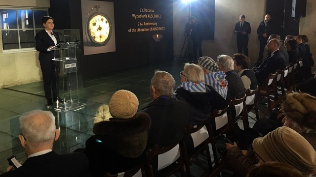 Z udziałem około 60 byłych więźniów, premier Beaty Szydło oraz delegacji z Izraela i Rosji w Oświęcimiu trwają obchody 72. rocznicy wyzwolenia niemieckiego nazistowskiego obozu zagłady Auschwitz - Birkenau.