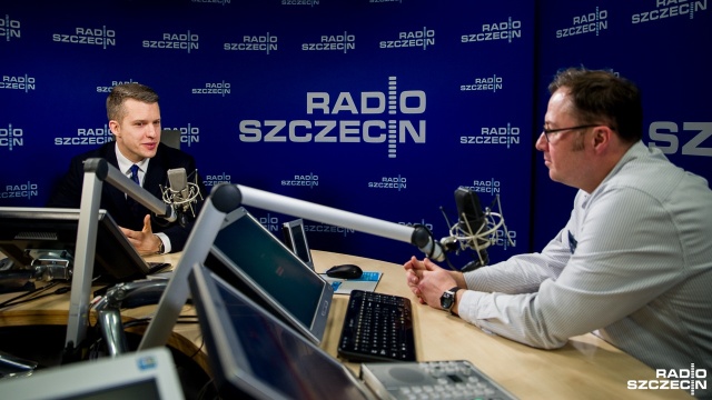 Kompetencje pani minister oceniam wysoko - tak pozytywnie o minister rządu PiS mówił dzisiaj w Rozmowach pod krawatem Radia Szczecin Arkadiusz Marchewka, poseł Platformy Obywatelskiej. Jednocześnie zapewniał, że gabinet cieni to poważny projekt i relacjonował swoje spotkanie z szefową resortu cyfryzacji.