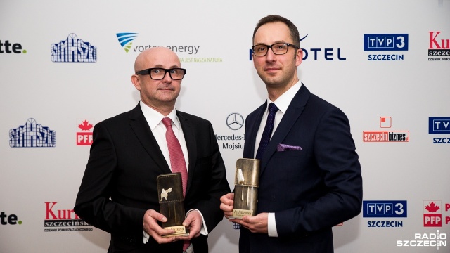 Otwarcie Terminalu LNG w Świnoujściu - Wydarzeniem Gospodarczym ubiegłego roku w regionie. Inwestycja właśnie w tej kategorii została nagrodzona Perłą Biznesu - nagrodą gospodarczą Pomorza Zachodniego. Osobowością Biznesu został Jakub Borowczyk z firmy brightONE.