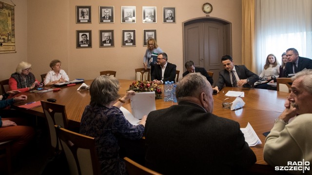 Nie ma porozumienia w kwestii podwyżek dla pracowników miejskich jednostek budżetowych w Szczecinie. Sprawa dotyczy 6,5 tysiąca osób. Związkowcy domagają się dla nich wzrostu wynagrodzeń o 700 zł.
