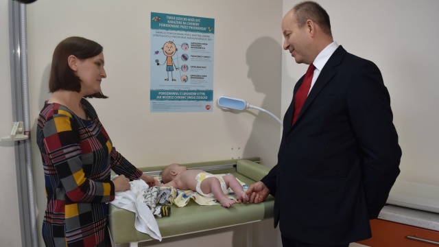 Specjalny zespół powołany przez ministra zdrowia opracuje nowe standardy okołoporodowe. Będą one określały zasady organizacji opieki w okresie fizjologicznej ciąży, porodu, połogu oraz opieki nad noworodkiem.