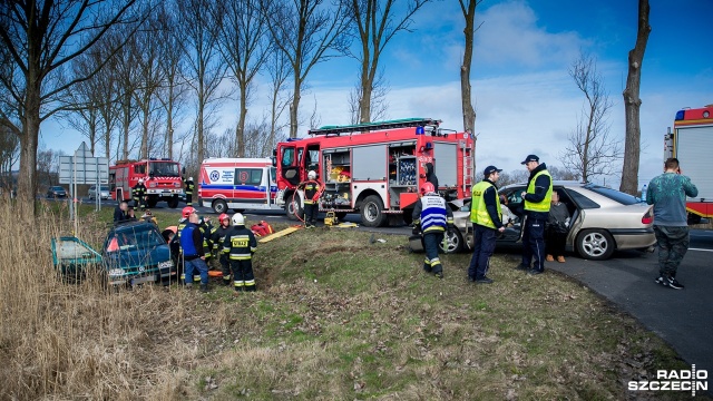 Wypadek i utrudnienia dla kierowców na krajowej trójce za Wolinem w stronę Świnoujścia. Są ranni, na miejscu wciąż jest policja, która wprowadziła ruch wahadłowy.