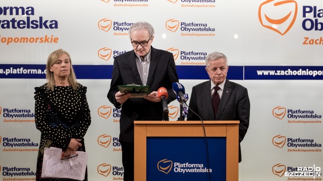 Politycy Platformy Obywatelskiej przygotowali stanowisko w sprawie reformy samorządu. Nie podobają się im kamery w lokalach wyborczych, domagają się zachowania zasady dwóch tur głosowania o ile kandydat nie zdobędzie ponad połowy głosów.