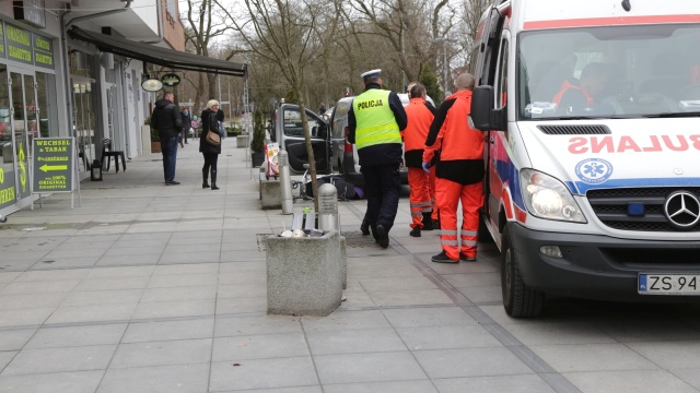 Auto dostawcze potrąciło wózek z dzieckiem w Świnoujściu. Do zdarzenia doszło w niedzielę po godzinie 15 na deptaku przy ulicy Wojska Polskiego.
