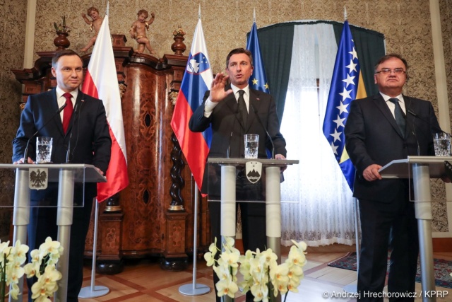 Szczyt Trójmorza oraz współpraca gospodarcza będą najważniejszymi tematami drugiego i ostatniego dnia wizyty prezydenta w Słowenii. W poniedziałek Andrzej Duda spotka się z prezydentem, premierem i przewodniczącym parlamentu Słowenii oraz weźmie udział w forum gospodarczym.