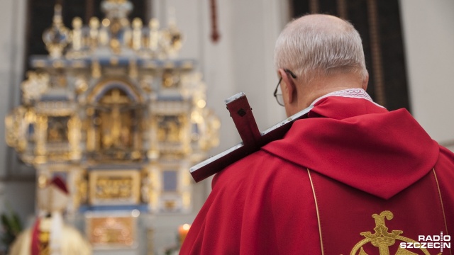 Włoska Rada Stanu zezwoliła na błogosławienie przez księży szkół publicznych pod warunkiem, że odbywać się to będzie po zajęciach przy nieobowiązkowej obecności uczniów. Głośna we Włoszech sprawa toczyła się od ponad dwóch lat.