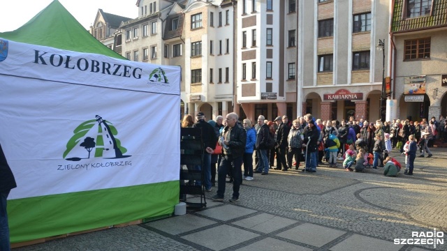 Blisko 800 sadzonek krzewów rozdali w piątek miejscy urzędnicy w Kołobrzegu. Wszystko w ramach akcji upiększania ogrodów na terenie miasta.
