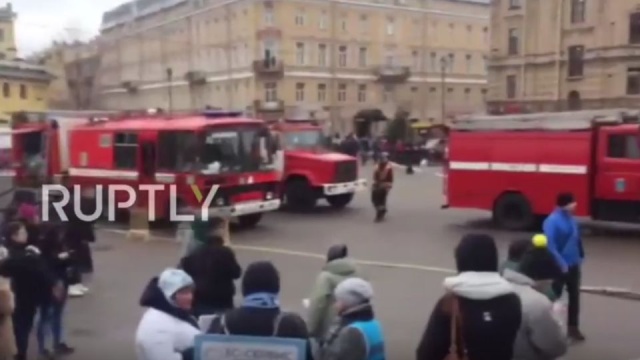 W wyniku dwóch eksplozji w metrze w Petersburgu zginęło co najmniej 10 osób. Według niepotwierdzonych informacji, może chodzić o eksplozje bomb domowej produkcji. Ładunki miały być wypełnione ostrymi przedmiotami. Rannych zostało co najmniej 20 osób.