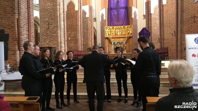 Chór Nadzieja zdobył Grand Prix 4. Międzynarodowego Szczecińskiego Festiwalu Muzyki Pasyjnej. Chór z Nakła nad Notecią, w opinii międzynarodowego jury, był najlepszym z 20 występujących w Szczecinie zespołów wokalnych. Finału konkursu odbył się w Bazylice Archikatedralnej świętego Jakuba Apostoła w Szczecinie.