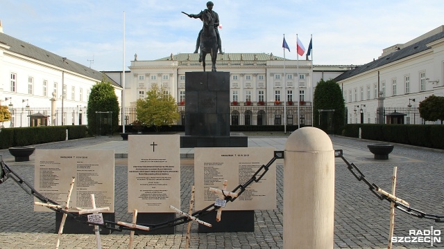 Uroczystości państwowe na Krakowskim Przedmieściu w pobliżu Pałacu Prezydenckiego, modlitwa ekumeniczna na Wojskowych Powązkach, liczne nabożeństwa, Apele Pamięci i manifestacje. Tak będą wyglądały w Warszawie centralne obchody siódmej rocznicy katastrofy smoleńskiej.