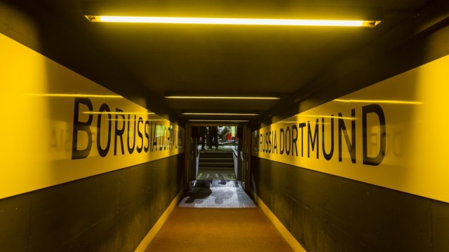 Niemieccy śledczy sprawdzają, czy atak na drużynę Borussii Dortmund nie był jednak zamachem terrorystycznym dokonanym przez grupy islamskie. Tak poinformowały dziennik Sddeutsche Zeitung oraz rozgłośnia WDR, powołujące się na ustalenia policji.