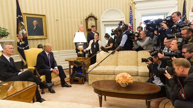 Donald Trump zmienia swoją opinię na temat Sojuszu Północnoatlantyckiego. Prezydent mówił o tym po spotkaniu w Białym Domu z sekretarzem generalnym NATO Jensem Stoltenbergiem.