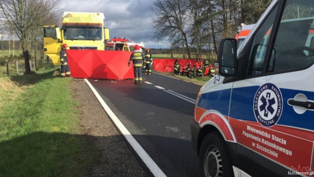 Trzy osoby zginęły w wypadku na drodze krajowej nr 20, między Czaplinkiem a Szczecinkiem. W czwartek ok. godz. 17 w miejscowości Śmiadowo ciężarówka zderzyła się czołowo z samochodem osobowym.