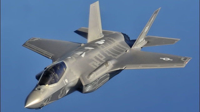 Stany Zjednoczone po raz pierwszy wysyłają do Europy nowoczesne myśliwce F-35. Samoloty wezmą udział w ćwiczeniach prowadzonych w ramach operacji wzmacniania wschodniej flanki NATO przed zagrożeniem ze strony Rosji.