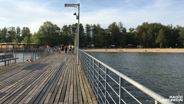 Trwa spór o przyszłość plaży w Zieleniewie, nad jeziorem Miedwie. Trzy tygodnie temu skończyła się umowa dzierżawy między właścicielem terenu czyli gminą Kobylanka, a stargardzkim Ośrodkiem Sportu i Rekreacji.