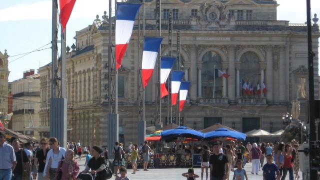 Rezultat tych wyborów może doprowadzić do znaczących zmian w Unii Europejskiej. W niedzielę pierwsza tura wyborów prezydenckich we Francji. Dogrywka odbędzie się 7 maja.