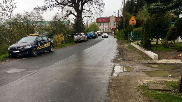 Mieszkańcy ulicy Zielonej na szczecińskich Gumieńcach nie będą już podczas deszczu musieli brnąć po kostki w błocie. Między Krakowską, a Bronowicką pojawią się chodniki.