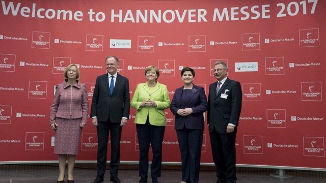 Kanclerz Niemiec i polska premier zainaugurują działalność polskiego stanowiska na targach technologiczno-przemysłowych w Hanowerze. W niedzielę szefowe obu rządów otworzyły jedną z największych tego typu wystaw na świecie.