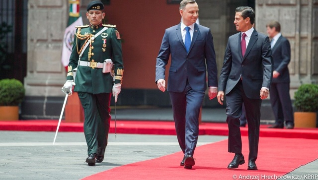 Państwowa część wizyty prezydenta Andrzeja Dudy w Meksyku rozpoczęta. Ceremonia oficjalnego powitania prezydenta odbyła się na dziedzińcu historycznego Palacio Nacional w Mieście Meksyk.