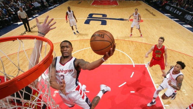 Koszykarze Washington Wizards są blisko awansu do półfinału konferencji wschodniej ligi NBA. Minionej nocy Czarodzieje pokonali na własnym parkiecie Atlantę Hawks 103:99 i objęli prowadzenie w serii 3:2. Marcin Gortat kolejny raz wyróżniał się pod względem liczby zbiórek.