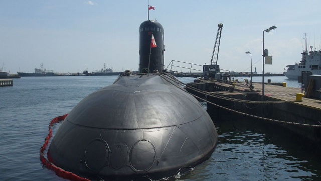ORP Orzeł wszedł do służby 21 lat temu, to aktualnie jedyny, polski bojowy okręt podwodny. To pierwsza w historii stosunków polsko-radzieckich jednostka, która nie była wcześniej używana przez flotę ZSRR. Została zbudowana w rosyjskiej stoczni Krasnoye Sormovo w Gorki (teraz Niżny Nowogród).