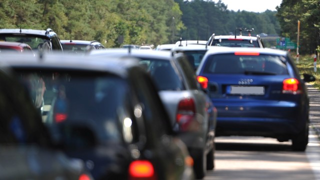 Spory korek utworzył się w poniedziałek po południu na nadmorskim odcinku drogi krajowej nr 3. Korki utworzyły się także w rejonie Międzyzdrojów, Wisełki, Międzywodzia, Dziwnowa i Dziwnówka.